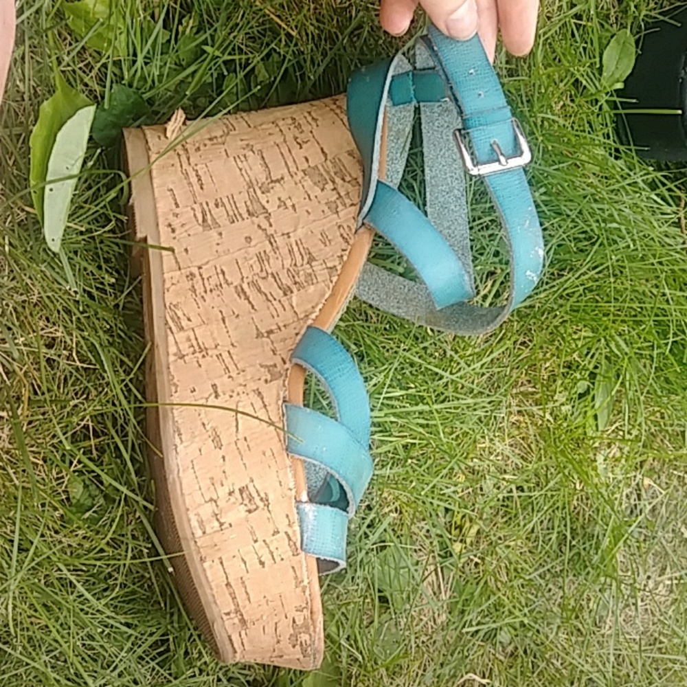 Heels - Picture 2 of 3